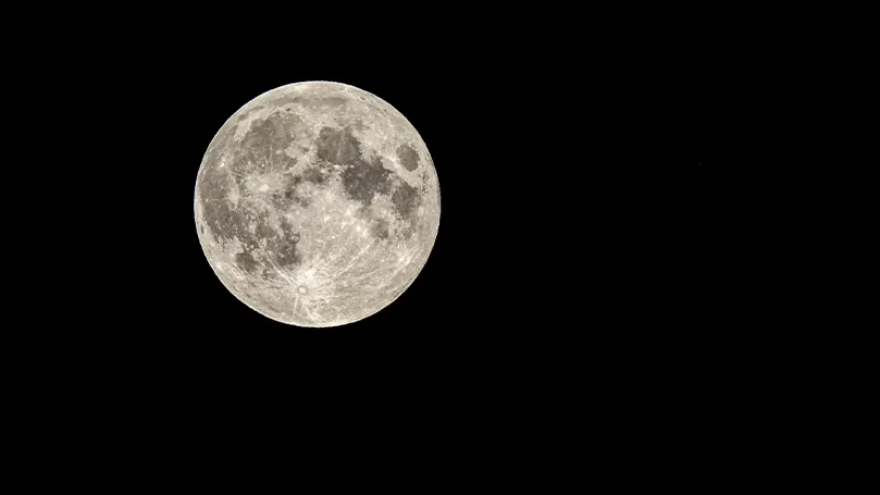 An image of a full moon.